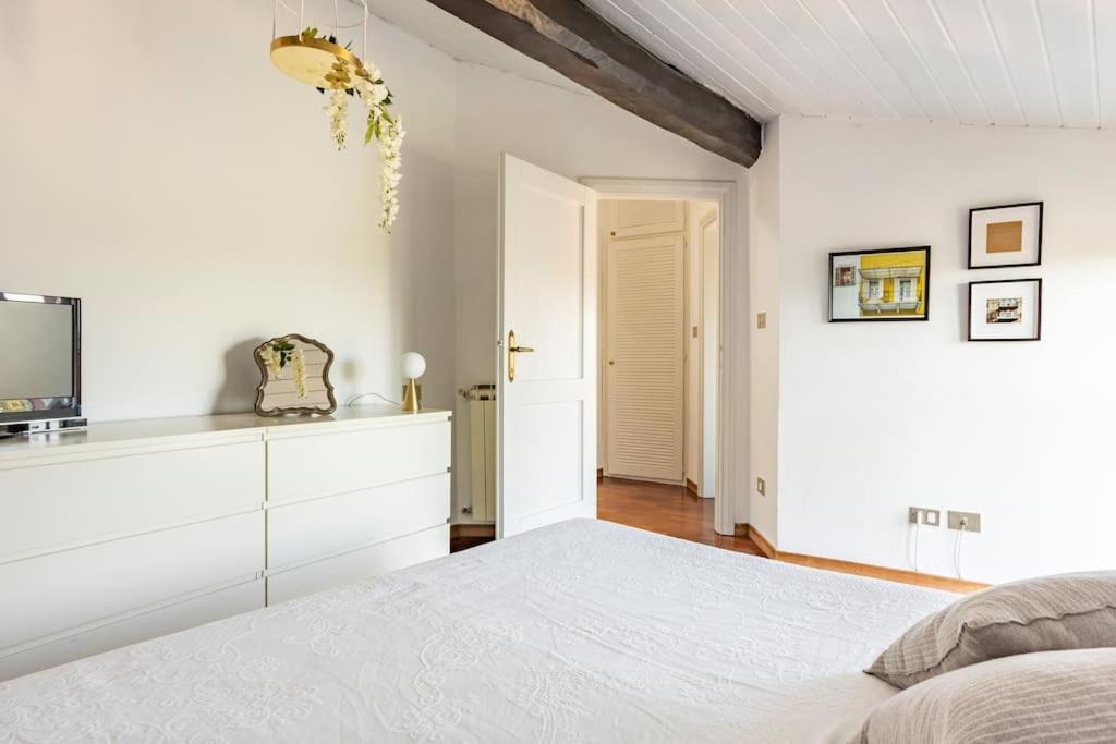 Lovely One-Bedroom Attic In An Ancient Village Bologna Exterior photo