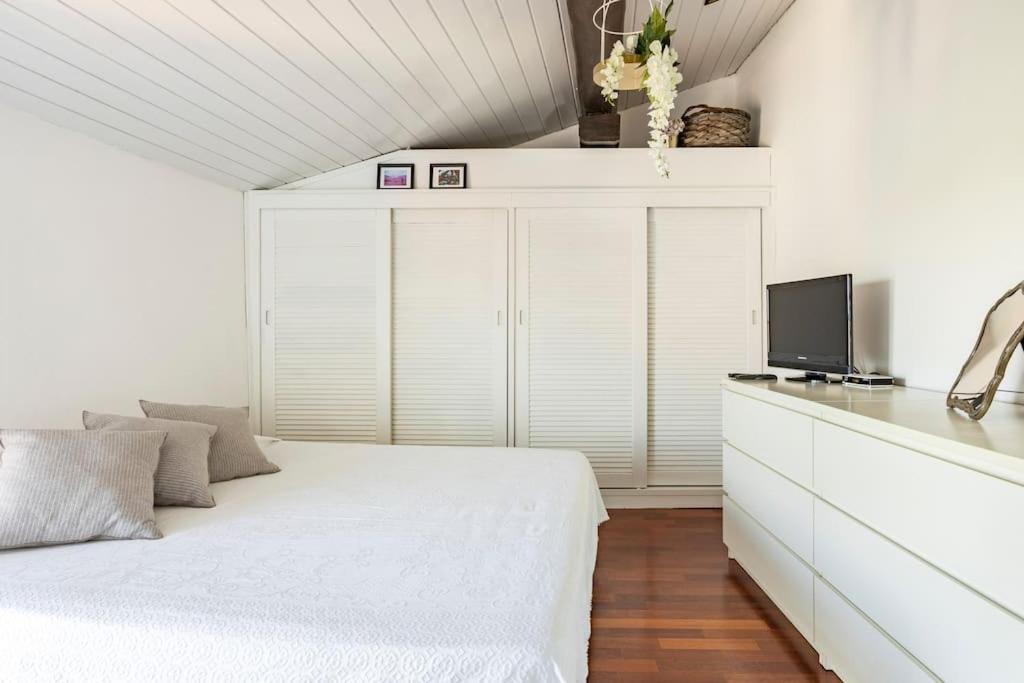 Lovely One-Bedroom Attic In An Ancient Village Bologna Exterior photo